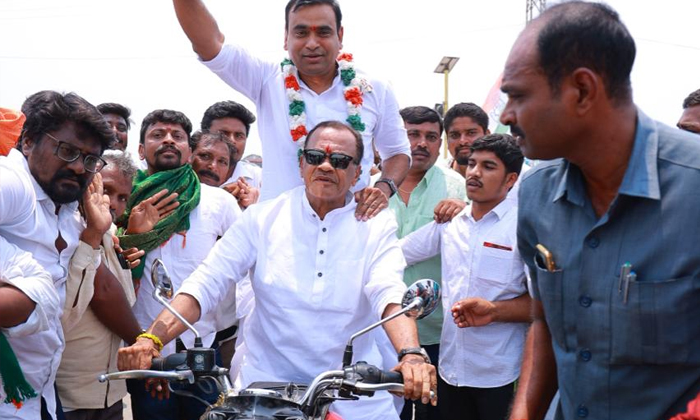  Chamala Kiran Kumar Reddy Should Win As Mp Minister Komatireddy, Chamala Kiran K-TeluguStop.com