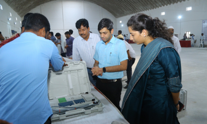  The Collector Inspected The Movement Of Evms And Vvpats, Collector Anurag Jayant-TeluguStop.com