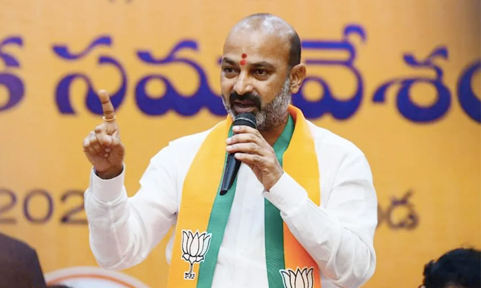  Congress Lousy Politics Due To Fear Of Defeat Bandi Sanjay Details, Bandi Sanjay-TeluguStop.com