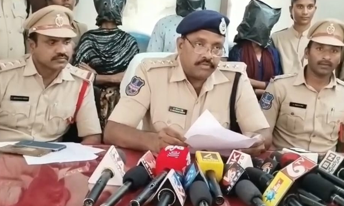  Dsp Sivaram Reddy Seized 24 Kg Of Ganja In Kethepalli Mandal , Kethepalli Mandal-TeluguStop.com