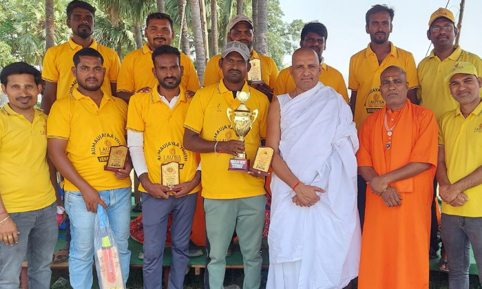 Distribution Of T-shirts To Cricket Players Under The Auspices Of Iauysa, Distri-TeluguStop.com
