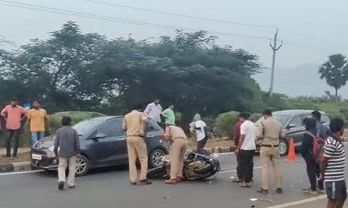  Fatal Road Accident In Achyutapuram Of Anakapalli District ,anakapalli , Achyuta-TeluguStop.com