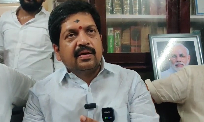  Tdp Polit Bureau Member Kollu Ravindra Comments On The Stone Attack On Cm Jagan-TeluguStop.com