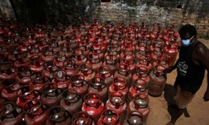  Good News How Much The Gas Cylinder Prices Have Reduced From Today, Gas Cylinder-TeluguStop.com