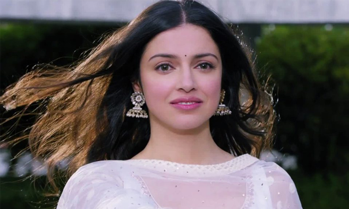  Has Uday Kiran Heroine Divya Khosla Kumar Earned All The Thousands Of Crores Det-TeluguStop.com