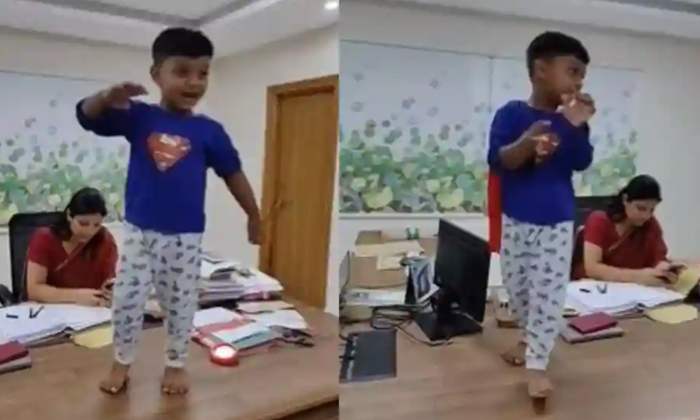  Ias Officer Son Playing At Her Desk Video,indian Administrative Service, Ias, Vi-TeluguStop.com