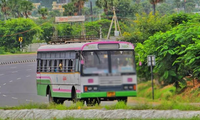  The Arrival Of The Village Palle Velugu Bus Is A Problem For The People , Mir-TeluguStop.com