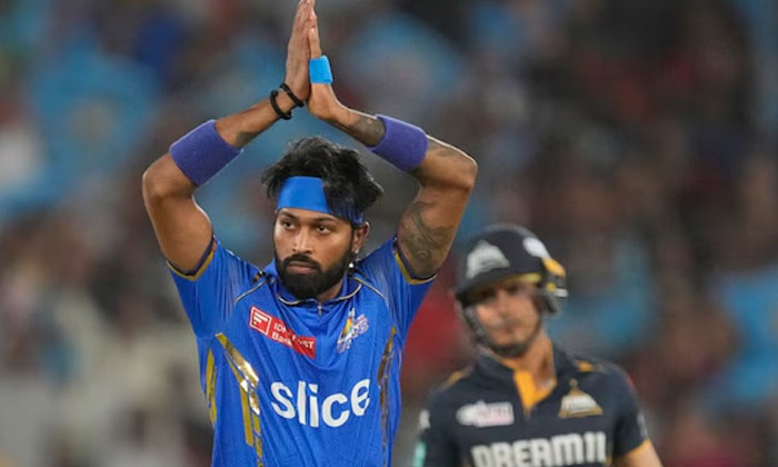  Hardika Out As Mumbai Captain..who Is The Captain Now , Mumbai Indians ,rohit S-TeluguStop.com