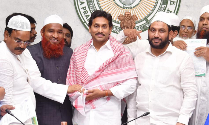  People From All Communities Should Come To The Legislatures Cm Jagan , Cm Jaga-TeluguStop.com