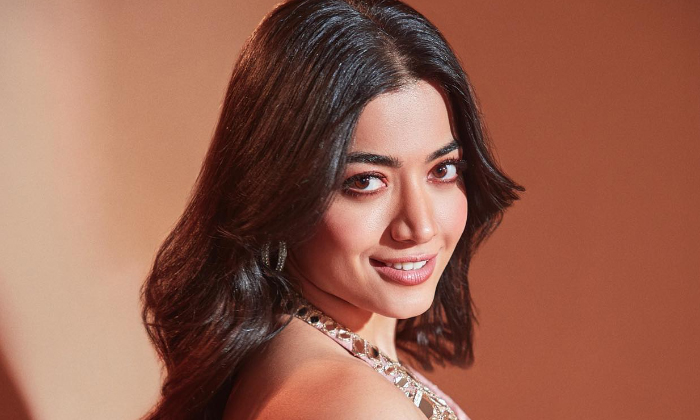  Rashmika Hidden Talent Goes Viral In Social Media, Rashmika, Hidden Talent, Birt-TeluguStop.com