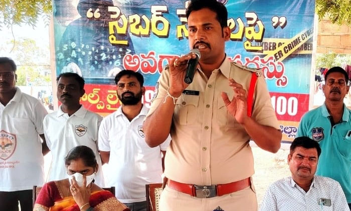  Cyber ​​crime Awareness In Gurukulam , Sp Rahul Hegde , Cyber ​​crime Aw-TeluguStop.com