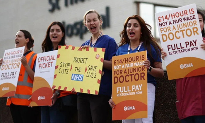  Senior Doctors In England Accept New Pay Offer And End Strikes , Senior Nationa-TeluguStop.com