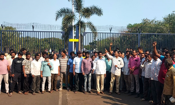  Tension At Visakha Gangavaram Port Details, 144 Section, Contract Workers Protes-TeluguStop.com