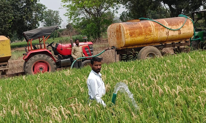  The Hardships Of The Farmers For The Harvested Crop , Harvested Crop , Hardship-TeluguStop.com