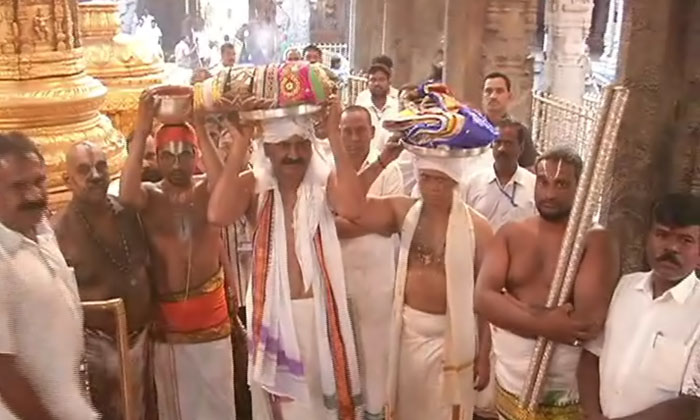  Ttd Organized Koil Alwar Thirumanjanam Program At Tirumala Srivari Temple , Tiru-TeluguStop.com