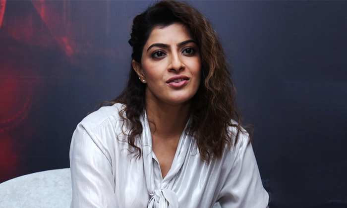  Varalakshmi Sarath Kumar Comments About Harrasment In Her Childhood Details,vara-TeluguStop.com