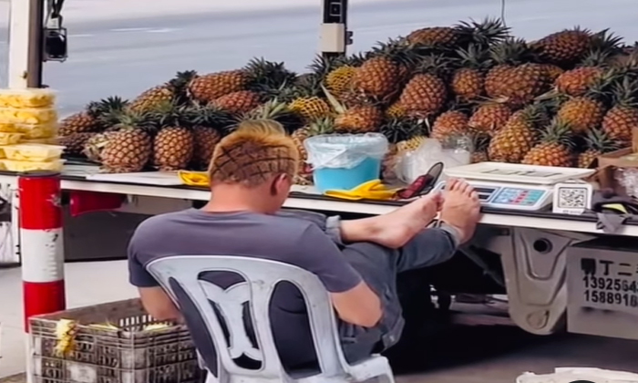  Pineapple Seller Epic Haircut To Boost Sales,viral News, Viral Video, Pineapple-TeluguStop.com