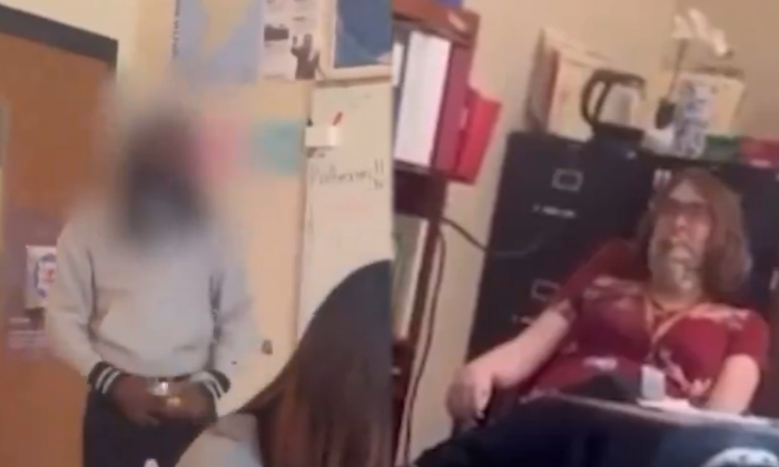  Video Shocking Incident In Us Student Who Beat Female Teacher , Female Teacher,-TeluguStop.com