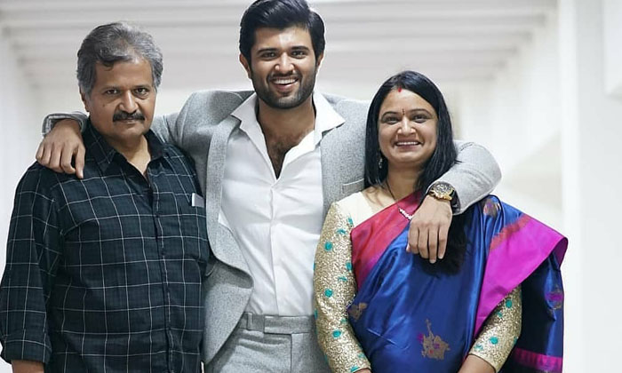  Vijay Devarakonda Crazy Comments On His Marriage ,vijay Devarakonda, Father, Mo-TeluguStop.com