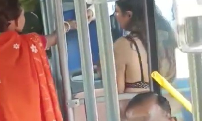  Viral Video Of A Young Woman Boarding A Public Bus Wearing Just Underwear Finall-TeluguStop.com
