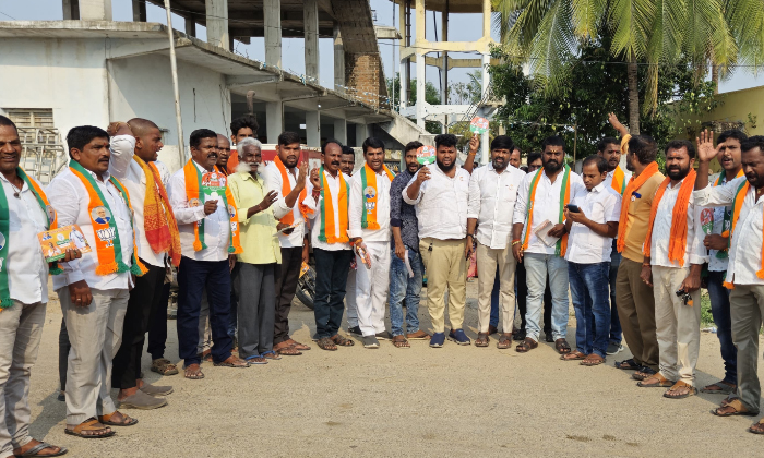  Bjp Leaders Campaign For Bandi Sanjay In Rajanna Sircilla District, Bjp Leaders-TeluguStop.com