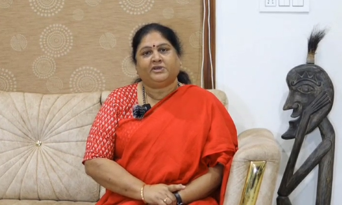  Former Mp Kothapalli Geetha Reacts To Cm Jagan Attack Incident, Former Mp Kothap-TeluguStop.com