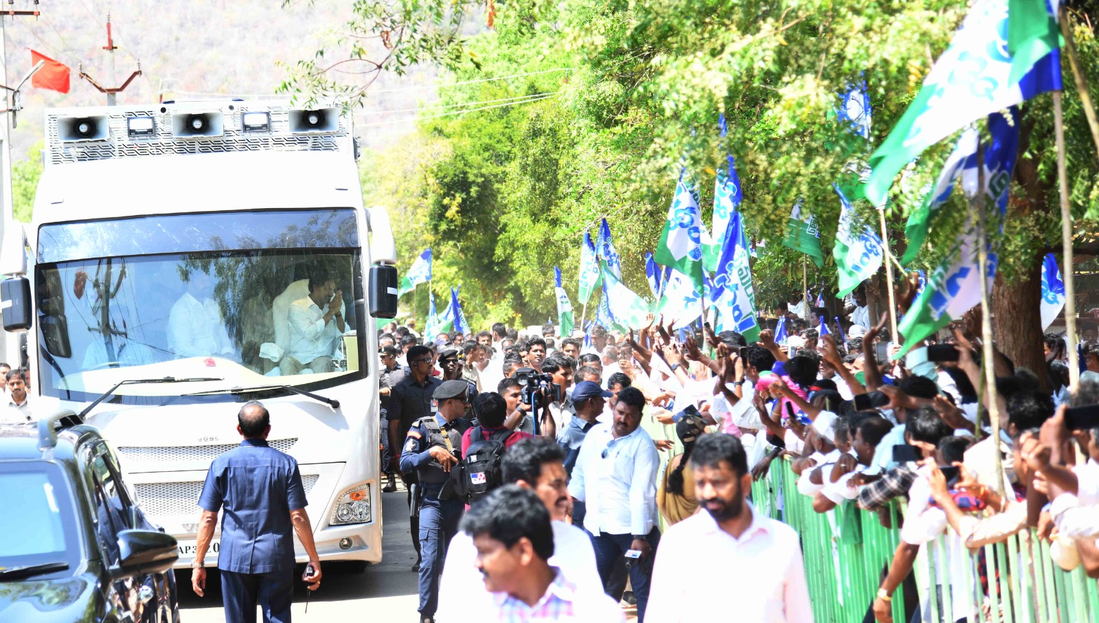  Cm Jagan's 'memanta Siddam' Bus Yatra To Ntr District,memantha Siddham Bus Yatra-TeluguStop.com