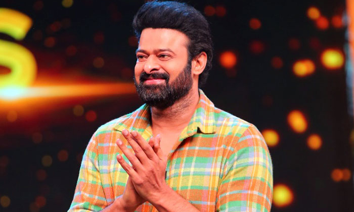  Prabhas Donated 35 Laksh To Telugu Film Directors Association Director Maruthi A-TeluguStop.com