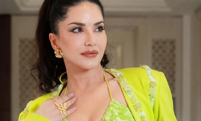 Telugu Bollywood, Sunnyleone, Tollywood-Movie