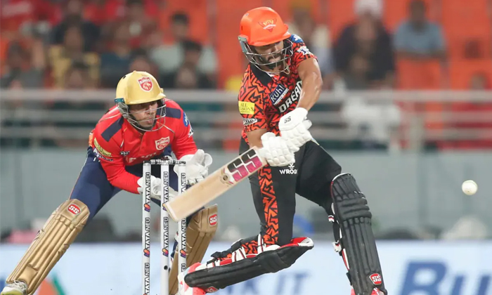  Telugu Boy Nitish Reddy Brilliant Half Century Against Pbks Leads Srh To Victory-TeluguStop.com