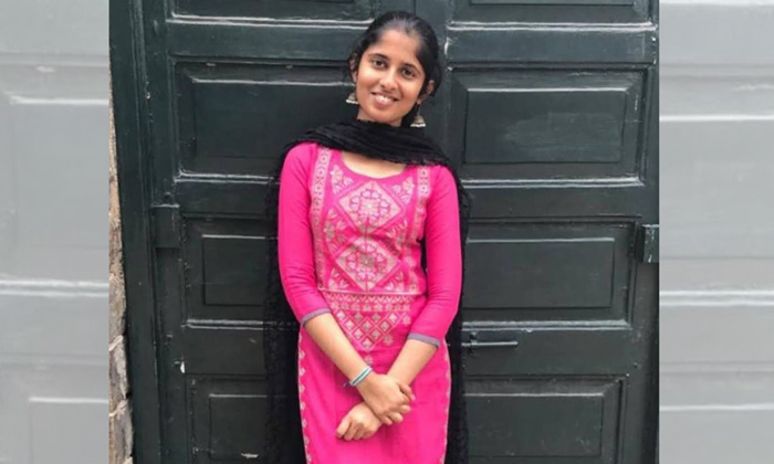 Upsc Civils Third Ranker Telangana Girl Donuru Ananya Reddy Inspirational Story-TeluguStop.com