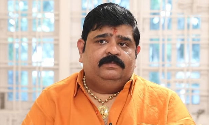 Telugu Astrologervenu, Chaganti, Tollywood, Venu Swamy, Venuswami, Vijayasai Red