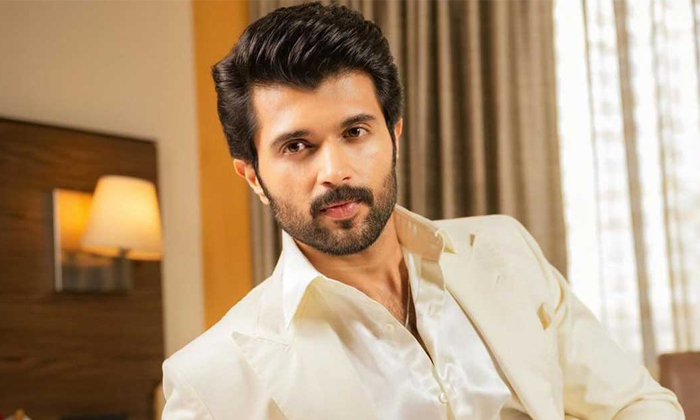  Vijay Deverakonda Bold Statement On Family Star For 200 Crores Collection Detail-TeluguStop.com