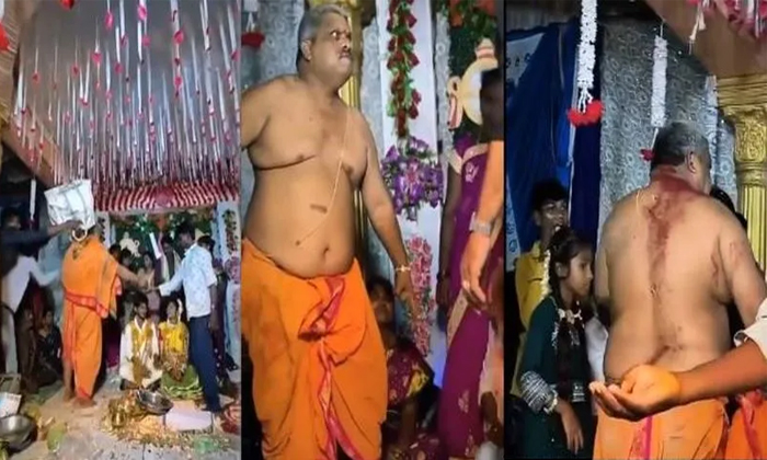  Viral Video Some People Doing Misbehaviour On Priest Details, Viral Video, Socia-TeluguStop.com