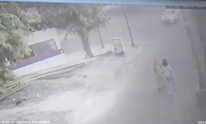 A Man Who Died In A Road Accident Along With The Video Viral Eyelid, Hit And Run A Man Who Died In A Road Accident Along With The Video Viral Eyelid, Hit And Run-TeluguStop.com