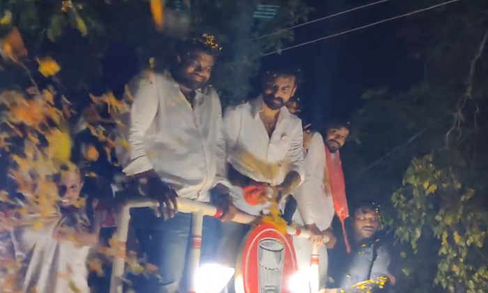  Another Mega Hero Vaishnav Tej Is Campaigning In Pithapuram Details, Vaishnav Te-TeluguStop.com