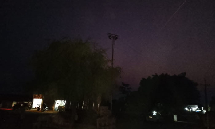  Unlit Electric Lamps In Malayala, Chendurthi, Rajanna Sirisilla District, Cess-TeluguStop.com