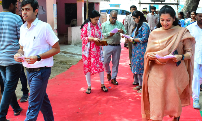  Collector Anurag Jayanthi Observed The Polling Which Ended Peacefully , Collecto-TeluguStop.com