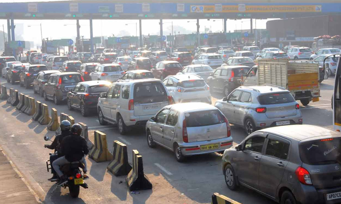  Heavy Stalled Vehicles On Vijayawada Hyderabad National Highway Details, Ap Ele-TeluguStop.com