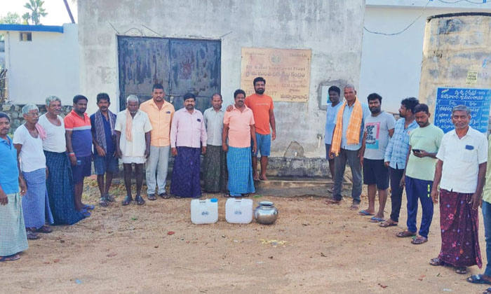  Struggle For Drinking Water In Mahmudabad Village , Mahmudabad Village , Drink-TeluguStop.com