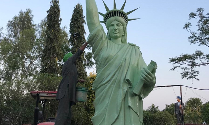  Nri Family Installs Statue Of Liberty Replica At Punjab Home Details, Nri Family-TeluguStop.com