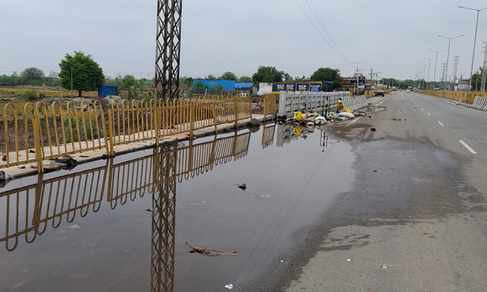  Rainwater Stood On The National Highway, Rainwater , National Highway, Nalgonda-TeluguStop.com