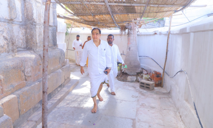  Rajanna Temple Eo Ramakrishna Conducts Surprise Inspections, Rajanna Temple, Eo-TeluguStop.com