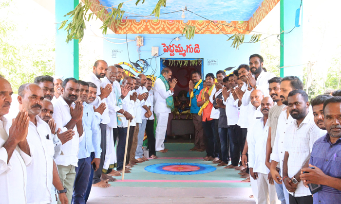  Shri Peddamma Bonala Was The Government Whip Who Participated In The Mahotsavam,-TeluguStop.com