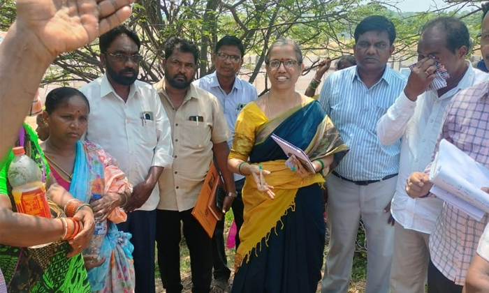  State Vigilance Officer Usha Inspected The Employment Guarantee Works, State Vig-TeluguStop.com