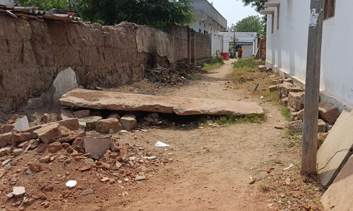 They Dug To Build A Cc Road They Put A Rock Across It, Yadadri Bhuvanagiri Distr They Dug To Build A Cc Road They Put A Rock Across It, Yadadri Bhuvanagiri Distr-TeluguStop.com