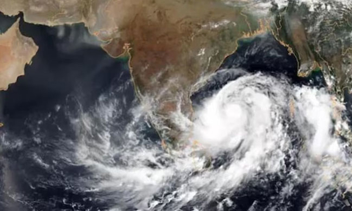  Windstorm In South Central Bay Of Bengal Chance Of Turning Into Severe Cyclone I-TeluguStop.com