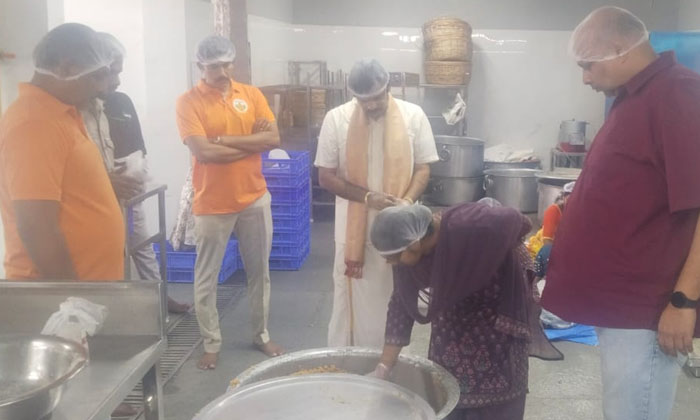  Swarnagiri Prasadas Were Inspected By Food Safety Officials-TeluguStop.com