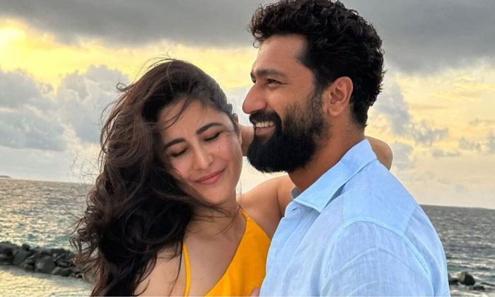  Katrina Kaif And Vicky Kaushal Asks Paparazzi Delete Their Pics, Katrina Kaif, V-TeluguStop.com