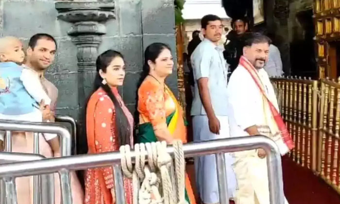  Telangana Cm Revanth Reddy In Tirumala , Revanth Reddy Comments, Srivari Darsha-TeluguStop.com